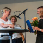 Urkundenübergabe mit Anke Kies. Foto: Kristof Lemp.