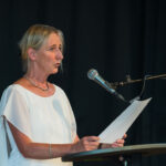 Lydia Jeschke bei der Preisverleihung - Laudatio. Foto: Kristof Lemp.