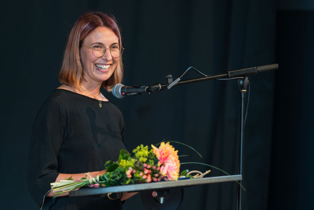 Hannah Schmidt bei der Preisverleihung. Foto: Kristof Lemp.