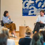 Theresa Bayer im Gespräch mit Patrick Becker. Foto: © IMD-Archiv/ Kristof Lemp 2025